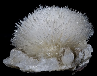 Natrolita con hábito acicular