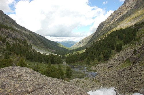 Valle glaciar en el macizo de Altái (Mongolia)